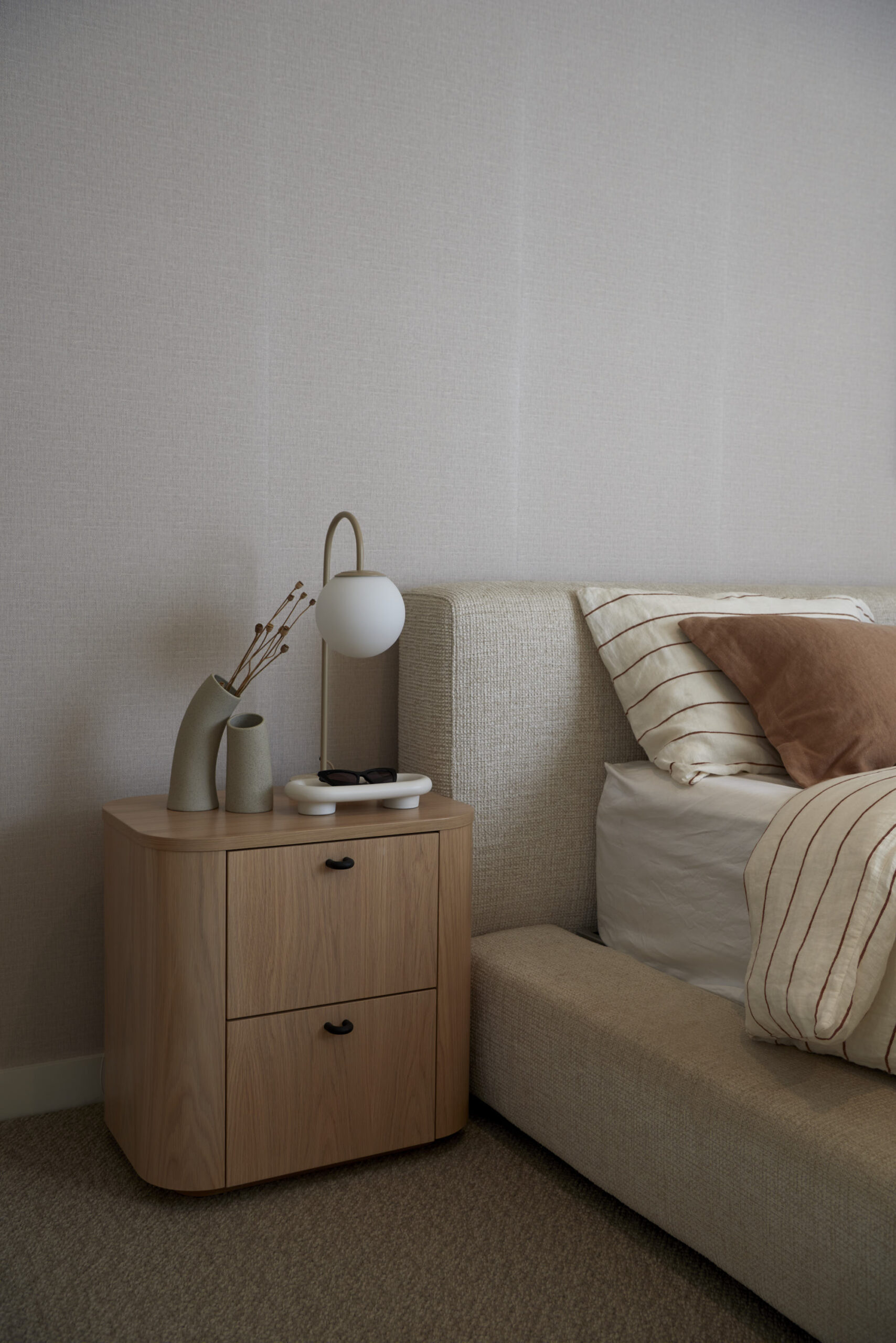 Modern bedroom decorating | Rochele Interiors